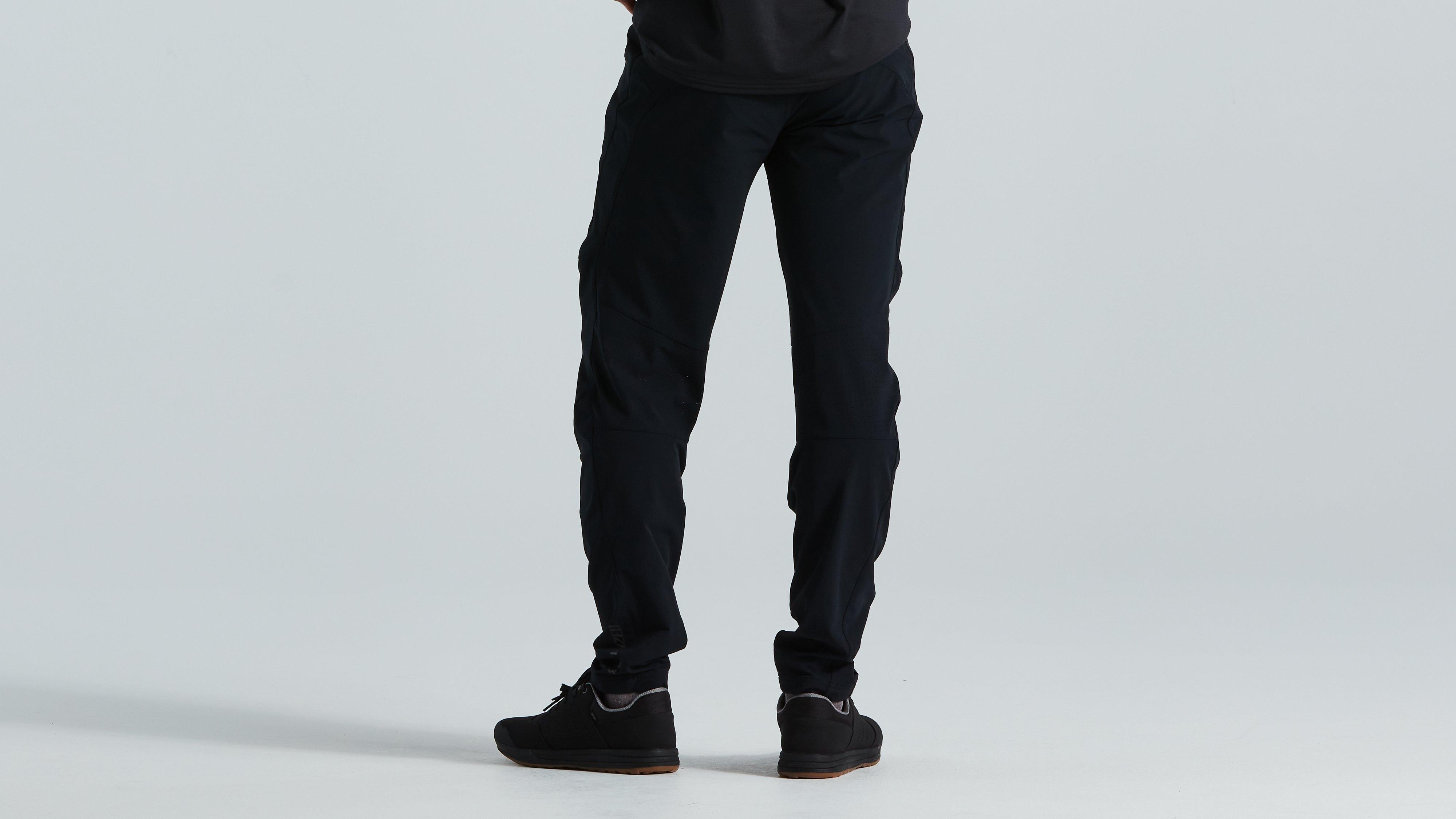 https://assets.specialized.com/i/specialized/64219-182_APP_DEMO-PRO-PANT-BLK-34_BACK?$scom-pdp-product-image$&fmt=auto