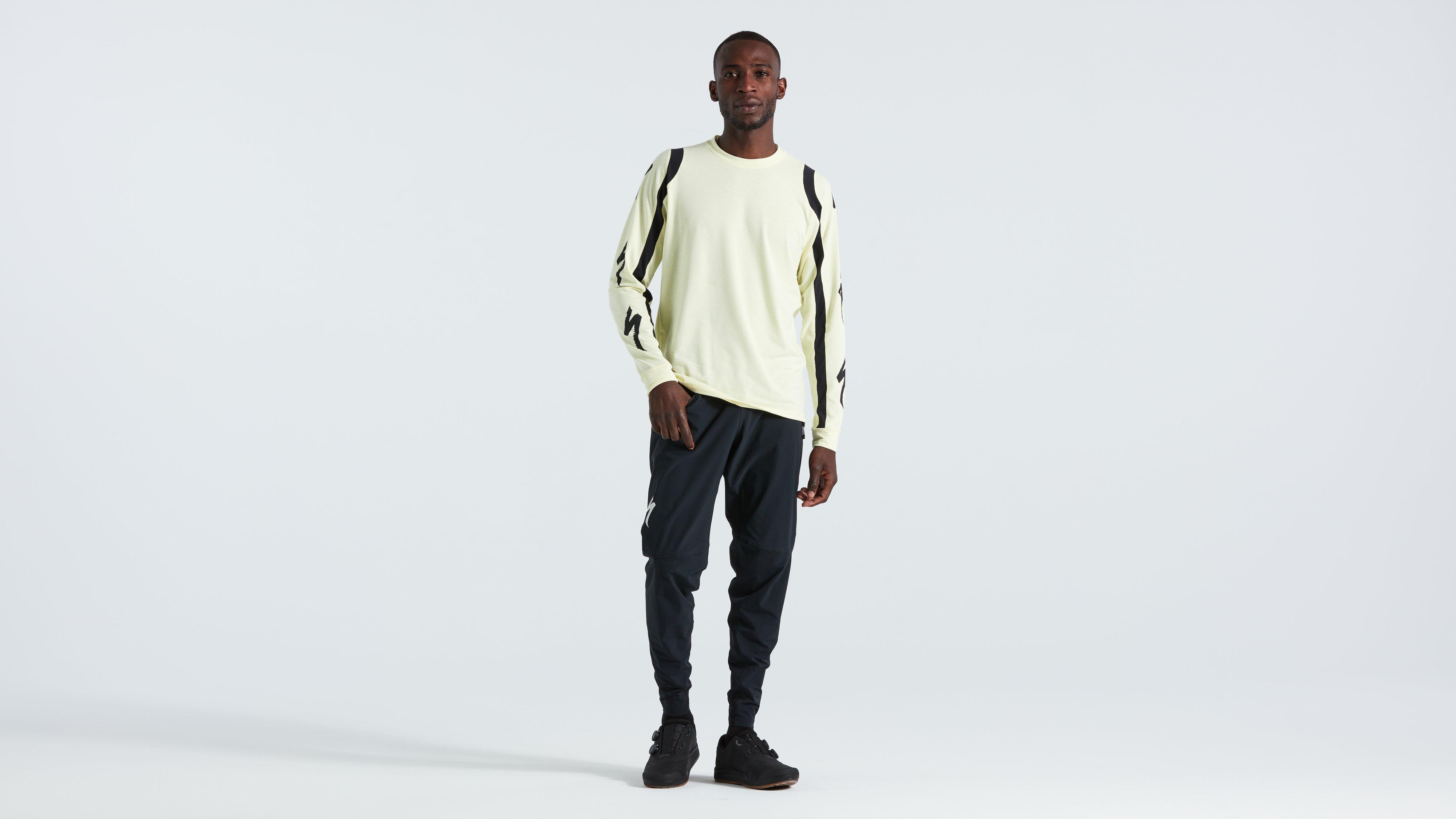 64221-0603_APP_TRAIL-PANT-BLK-32_HERO?fm