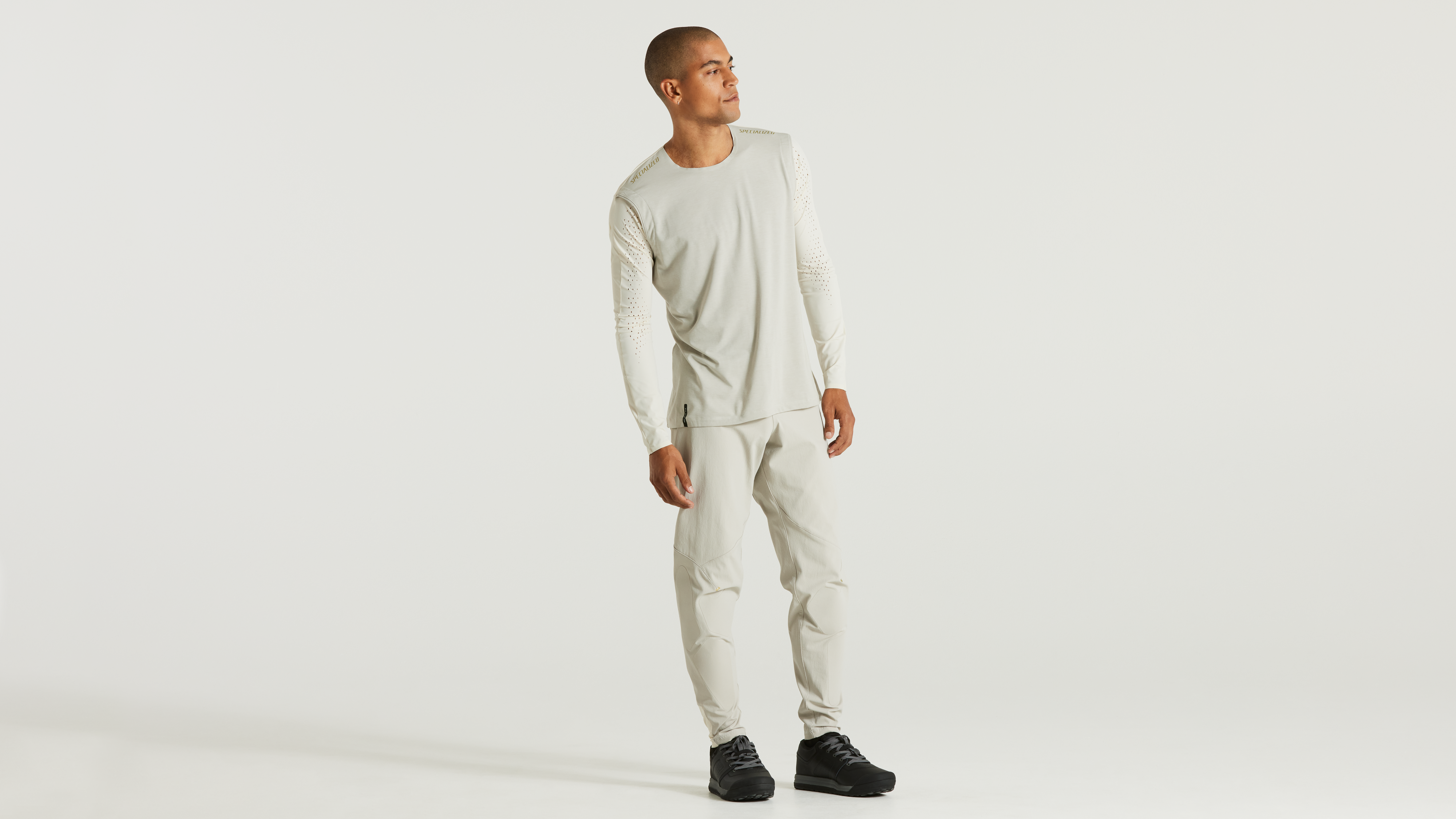 64222-0913_APP_GRAVITY-PANT-