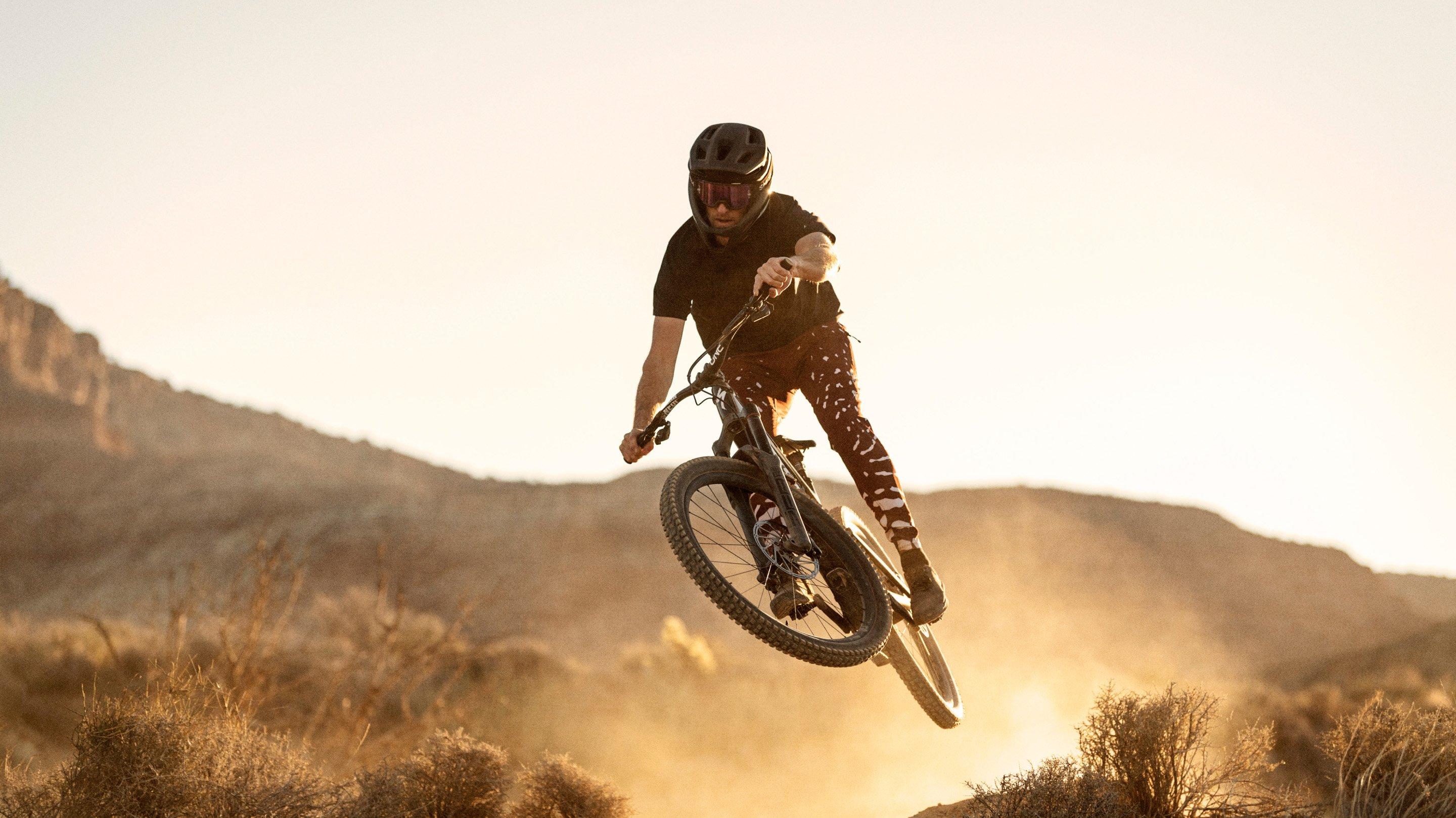 64222-110_APP_2?$hybris-pdp-photo-carous