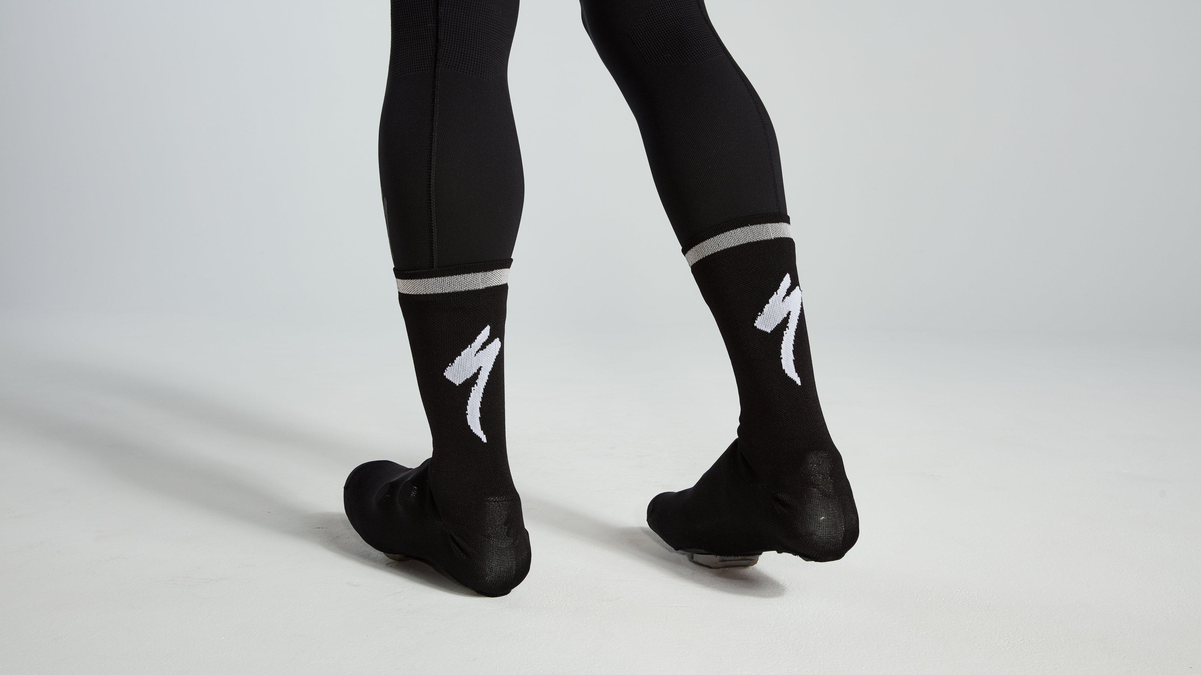 https://assets.specialized.com/i/specialized/64319-320_APP_REFLECT-OVERSHOE-SOCK-BLK-S-M_HERO