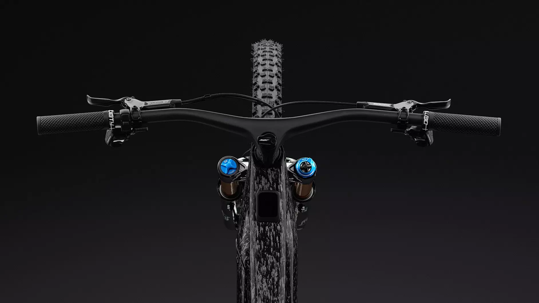 LEVO-R_SW_COCKPIT_DETAIL_LC1